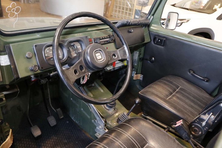 輸出仕様であるLJ80型の排気量は800cc。日本では「ジムニー8」として販売されていた。