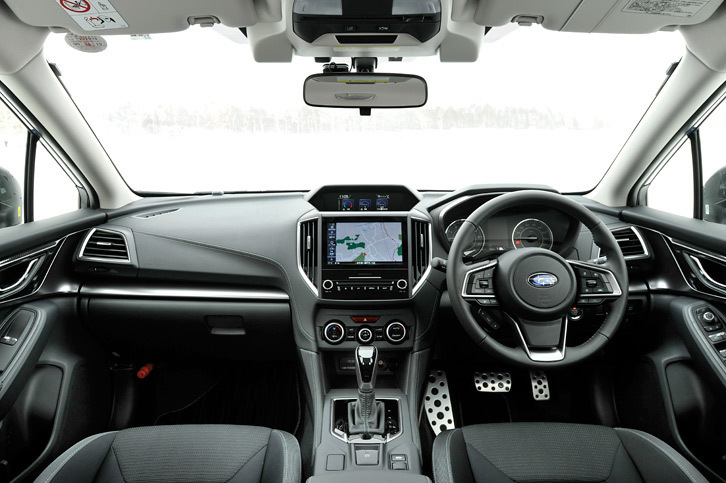 「インプレッサスポーツ」のインテリア。新型は空調性能の高さもセリングポイントのひとつ。SGPの採用に伴い空調ユニットの構造を見直すことで、冬季の快適性を大幅に向上させたという。