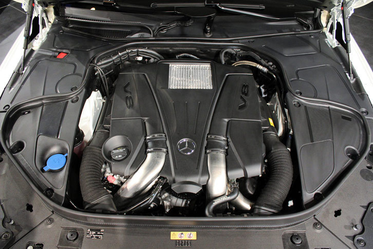 「S550カブリオレ」に搭載される4.7リッターV8ツインターボエンジン。