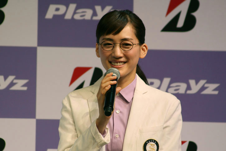 「プレイズPX」のCMキャラクターを務める綾瀬はるかさん。