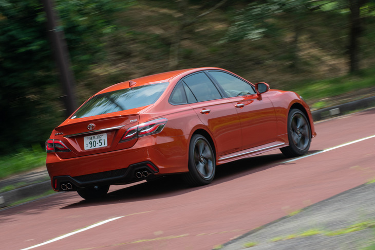 「クラウン2.0 RSアドバンス」の燃費はWLTCモード計測で12.4km/リッター。今回は箱根や内房総などで試乗を行い、実燃費は満タン計測で8.7km/リッターとなった。