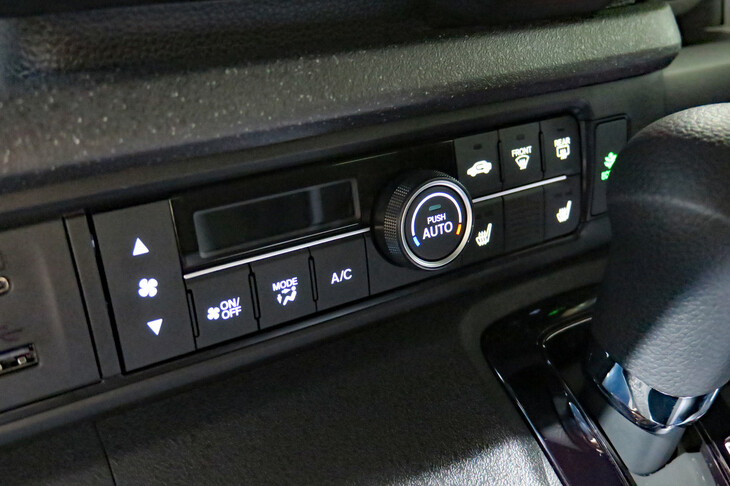 ホンダN-BOXカスタム（エアコンの操作パネル）
