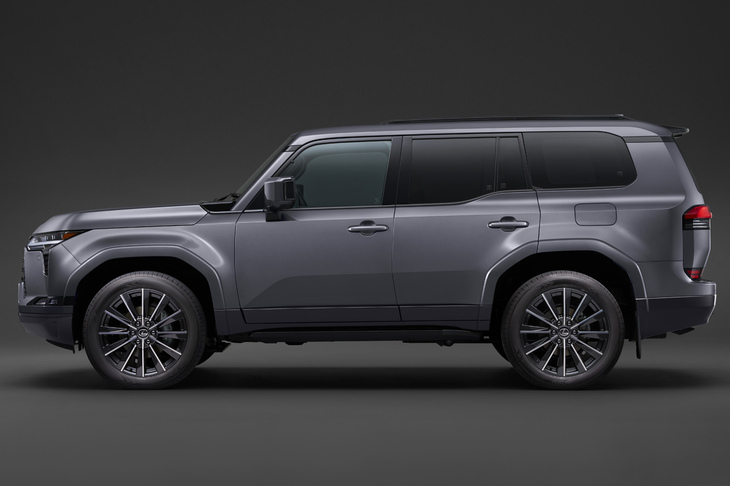 「GX550“バージョンL”」のボディーサイズは全長×全幅×全高＝4960×1980×1920mm。「GX550“オーバートレイル＋”」よりも全長が10mm短く、全幅が20mm狭く、全高が5mm低い設定だ。