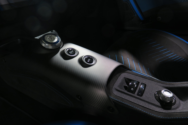 マセラティMC20（センターコンソール）