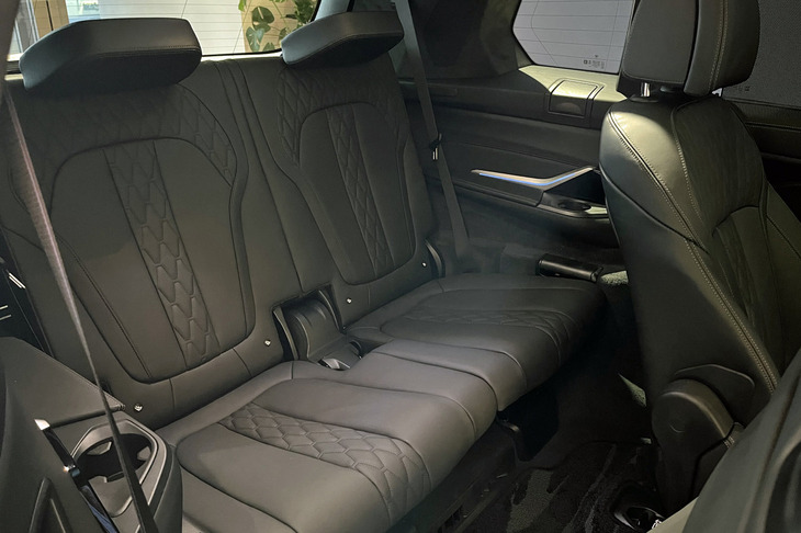 BMW X7ブラックアルファ（サードシート）