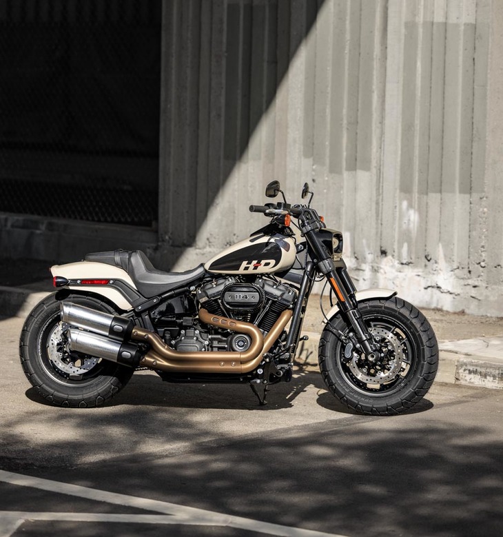 燃料タンクのグラフィックが変更された「ファットボブ114」。