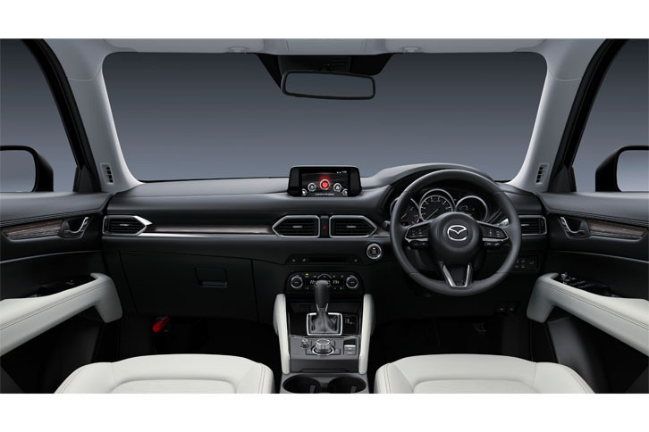 「マツダCX-5」のインストゥルメントパネル。