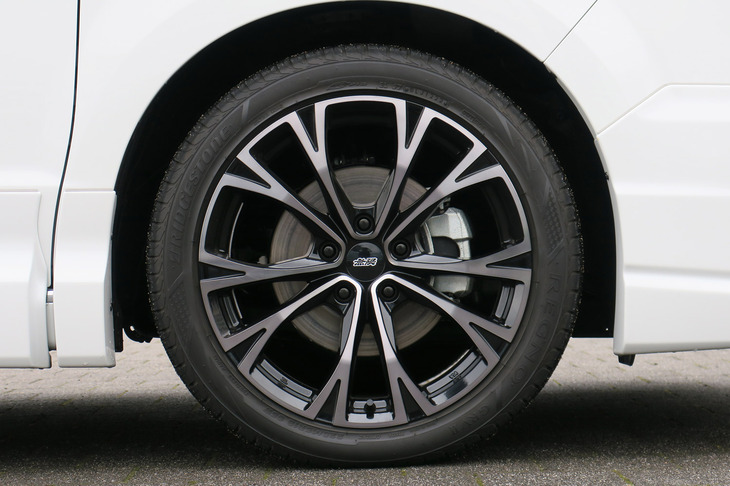 ホンダ・ステップワゴンe：HEVスパーダ プレミアムライン 無限パーツ装着車（18インチアルミホイール「MDW」）