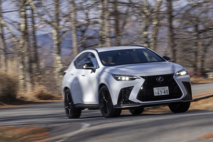 新型「レクサスNX」きってのスポーティーモデルとして設定される「NX350」。最高出力279PSの2.4リッター直4ターボエンジンを搭載し、駆動方式は4WDのみ。
