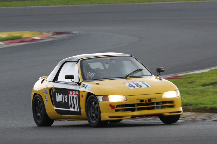 9時間過ぎまで上位を走行していたが、リタイアした「エルシーヨシモトガレージビート」。「ホンダ・ビート」はこれを含め3台が出走した。