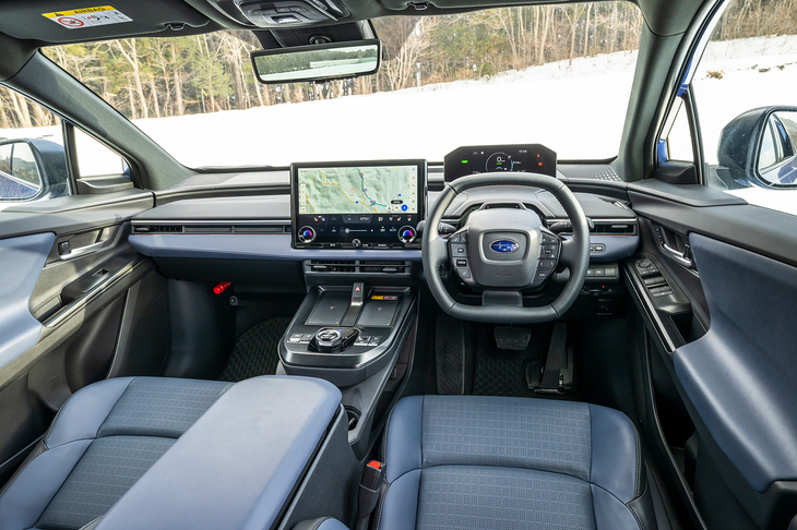 インパネまわりのデザインは「ソルテラ」と何も変わらない。このブルーの内装は最上級グレード「ET-HS」専用だ。