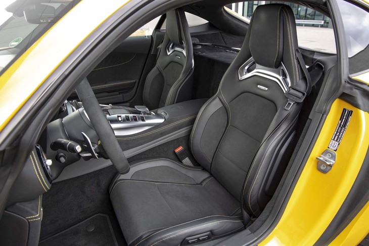 「AMGパフォーマンスシート」は、「AMG GT C」では標準装備。「AMG GT」と「AMG GT S」にはオプションとして用意される。