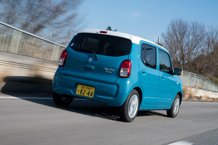 今回の試乗では急峻（きゅうしゅん）な峠道にも足を運んでみたものの、トータルで20km/リッターに迫る燃費を記録。軽量ボディーと電動パワートレインの組み合わせの、実力を知る結果となった。