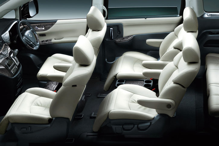 「ハイウェイスターS ホワイトレザーアーバンクロム」のインテリア。シート表皮には本革を採用する。