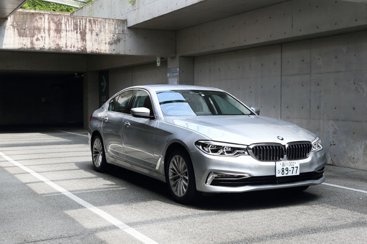 「BMW 530e iパフォーマンス ラグジュアリー」のボディーカラーは全11種類。さらに個性的な色を求めるユーザーには、10色の「BMW INDIVIDUAL」ボディーカラーが提供される。