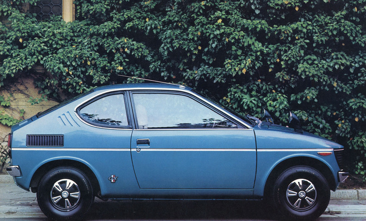 「フロンテクーペ」の1200mmという全高は、1960年代生まれの国産小型2座スポーツである「ホンダS600クーペ」（1195mm）とほぼ同じだった。