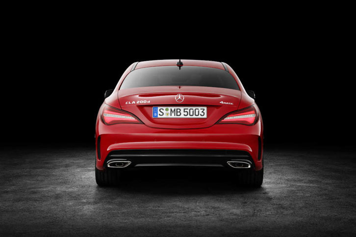 「メルセデス・ベンツCLA200d 4MATIC」。ボディーカラーは「ジュピターレッド」。
			 