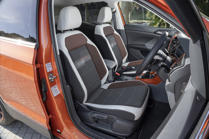 「TSI 1stプラス」には、カラフルなシート表皮デザインのスポーツコンフォートシートが標準装備されている。