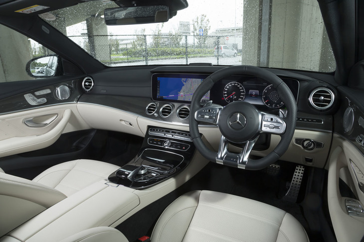 インテリアカラーは、試乗車のマキアートベージュのほか、ナッツブラウンやブラックがラインナップされる。