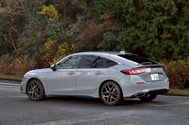 【ホンダ・シビックLXのスペック】
	ボディーサイズ：全長×全幅×全高＝4550×1800×1415mm／ホイールベース：2735mm／車重：1360kg／駆動方式：FF／エンジン：1.5リッター直4 DOHC 16バルブ／トランスミッション：CVT／最高出力：182PS（134kW）/6000rpm／最大トルク：240N・m（24.5kgf・m）/1700-4500rpm／タイヤ：（前）235/40R18 95Y／（後）235/40R18 95Y（グッドイヤー・イーグルF1アシンメトリック2）／燃費：16.3km/リッター（WLTCモード）／価格：319万円
	
	【取材時の燃費データ】
	テスト距離：258.2km（市街地1：高速道路7：山岳路2）／使用燃料：23.9リッター（ハイオクガソリン）／参考燃費：10.8km/リッター（満タン法）／12.2km/リッター（車載燃費計計測値）