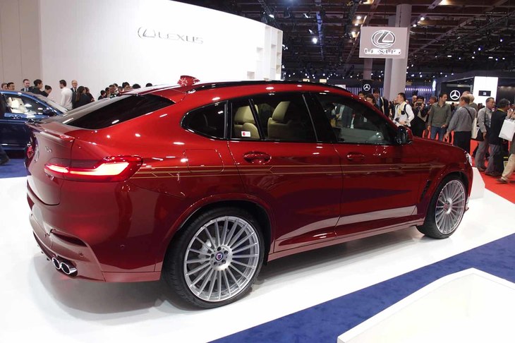 日本初公開となった「XD4」。3リッター直列6気筒クアッドターボエンジンを搭載し、最高出力388PSと最大トルク770N・mという実力。