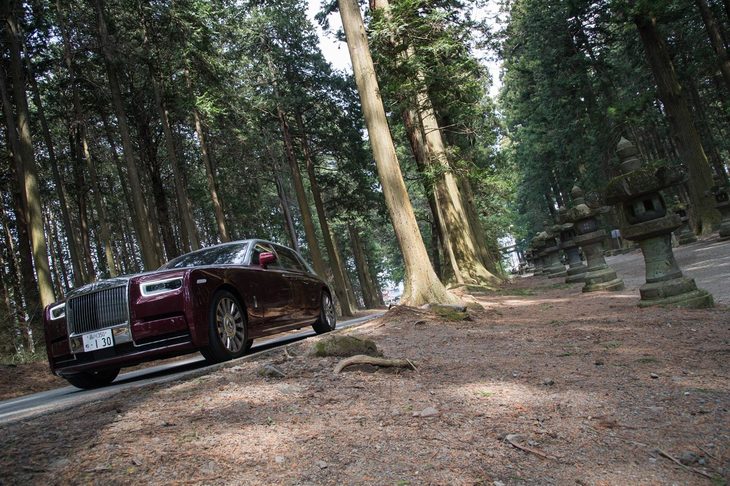1925年の誕生以来、8代93年にわたり歴史を重ねてきた「ロールス・ロイス・ファントム」。同一の車名を今日に受け継ぐものとしては、世界最古のモデルとなる。