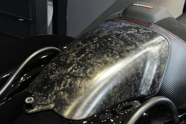 ハーレーダビッドソンCVOロードグライドST