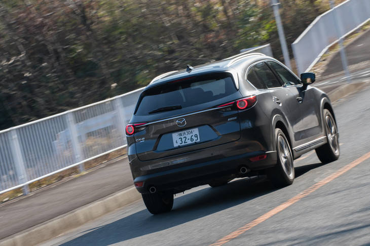 今回のガソリンエンジン車の設定により、「CX-8」のラインナップは全8グレードに拡大。駆動方式やシートレイアウトなども含めると、その仕様は全部で20種類にものぼる。