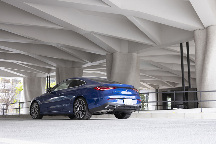 革新的なコンセプトとテクノロジーをもとに開発された「メルセデス・ベンツCLE クーペ」。美しく伸びやかなデザインのみならず、専用の快適装備、そしてスポーティーな走行性能が特徴となっている。（※写真のCLE クーペはすべてオプション装着車）