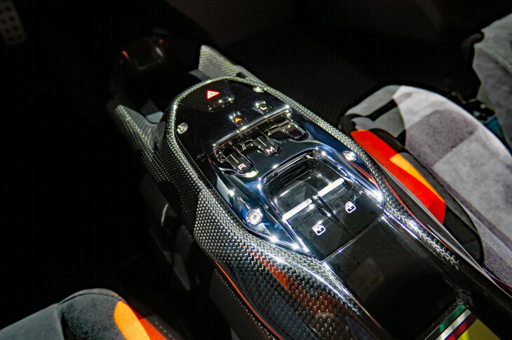 フェラーリSF90 XXストラダーレ（センターコンソール）