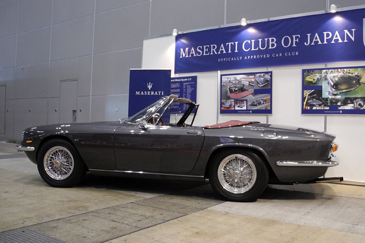 MASERATI CLUB JAPANのブースに展示された「マセラティ・ミストラル スパイダー 3.5」。