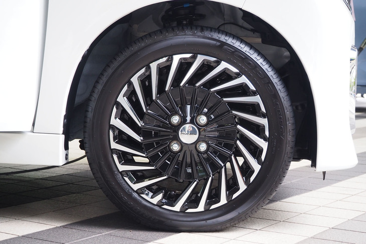 日産ルークスAUTECH LINE（フロントホイール）