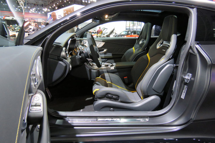 メルセデスAMG C63 Sクーペ（フロントシート）