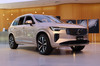 フロントデザインが新しくなった改良型「ボルボXC90」発売