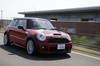 MINIジョンクーパーワークス（FF/6MT）【試乗記】 赤と黒 の画像1