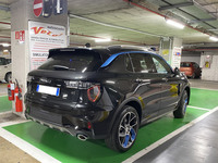 テールランプおよびバンパー周囲の意匠は、やや雑然とした印象を受ける。