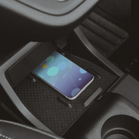 スマートフォンのワイヤレスチャージャーも備わっている。