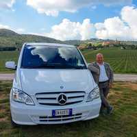 高級食料品店の店員から一念発起。観光ハイヤーのドライバーとなったマッシミリアーノ・モーリさん。