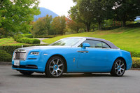 「ドーン」は2ドアクーペ「レイス」をベースしたオープントップモデルだが、そのボディーパネルは、実に80％が同車専用の形状となっている。