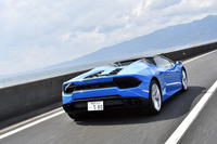 車重は1509kg（乾燥重量）。前後の重量配分は40：60とされる。