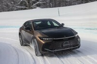 「DRS」による後輪の舵角は最大4度。60km/h付近を境に前輪との同位相と逆位相を使い分ける。