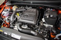 パワーユニットは、最高出力95psと最大トルク175Nmを生み出す1リッター直3ターボエンジン。本国仕様に設定のある1.5リッターターボや、1リッターターボの出力違いバージョンなどは、順次導入される予定。