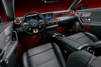 AMGモデルには、機能的な「AMGパフォーマンスステアリングホイール」が標準装備される。