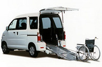 ダイハツ、軽の福祉車両を発売