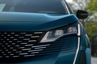 新デザインの3列シートを採用　リファインされた最新の「プジョー5008」上陸の画像