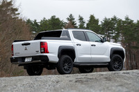 「GSR」のボディーサイズは全長×全幅×全高＝5360×1930×1815mmで、「GLS」よりも40mm長く、65mmワイドで、20mm高い。いずれにしても巨体である。