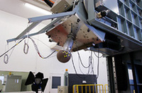 
	対歩行者の安全性に配慮した「衝撃吸収ボンネット」のシミュレーター（写真＝マツダ）
	 