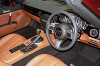 VSグレードのサドルタン内装。