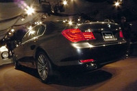 リアビュー。マフラーエンドは全車、レクサス車に見られるようなバンパーインタイプになっている。
