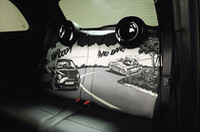 リアシートには、パトカーに追跡される500ディアボリカがプリント。